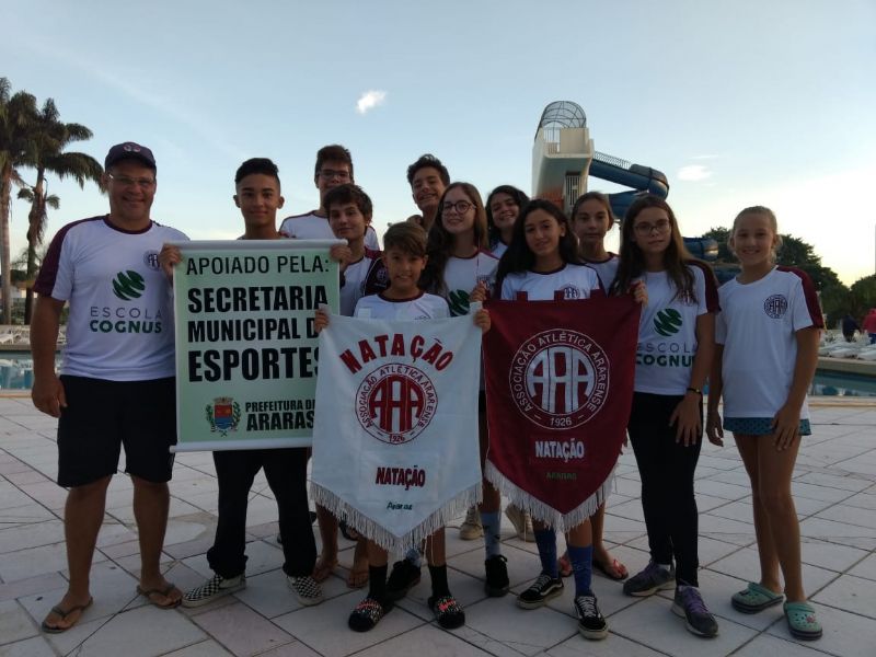 EQUIPE DE NATAÇÃO DA A.A.A/ESCOLA COGNUS  CONQUISTA 04 MEDALHAS NO TORNEIO REGIONAL DE PETIZ A  SÊNIOR DA 2ª REGIÃO DA FAP