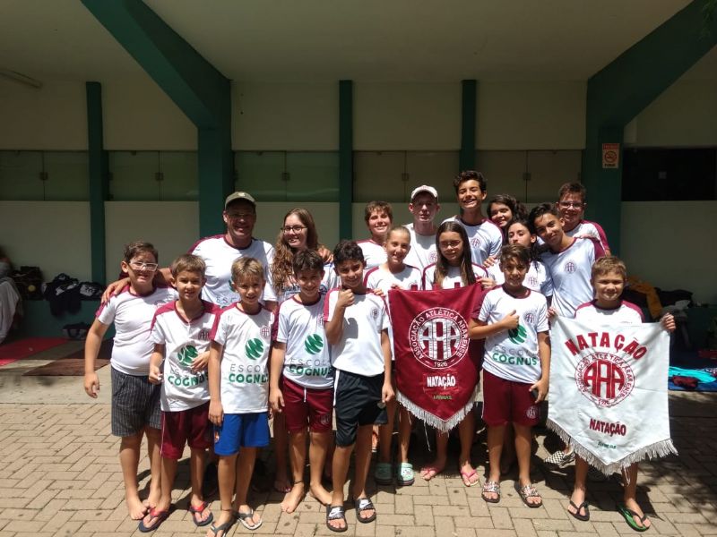 EQUIPE DE NATAÇÃO DA A.A.A/COGNUS CONQUISTA 03 MEDALHAS NO TORNEIO REGIONAL