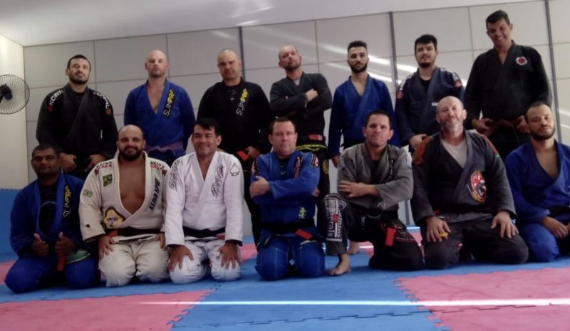 TREINO DE JIU-JITSU PARA GRADUADOS.