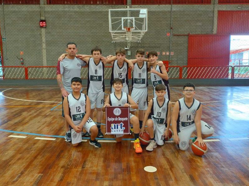 Sub-13 contra a equipe de Itapira-SP pela Liga Metropolitana de Basquete