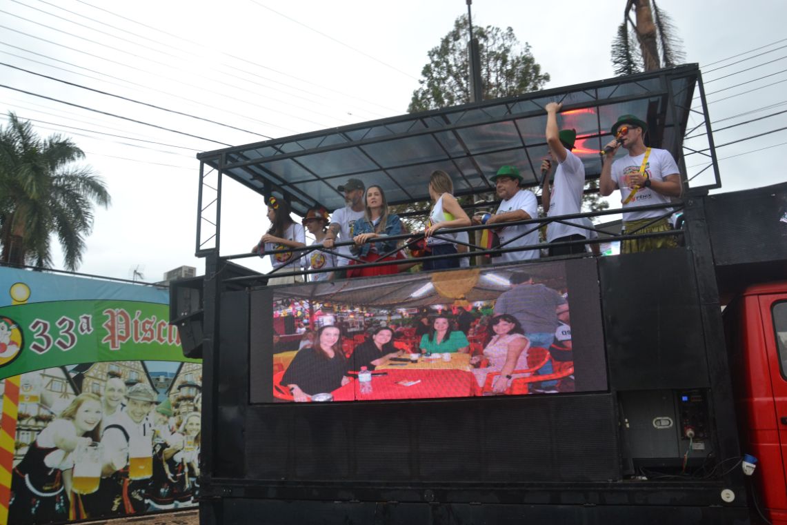 Piscina Fest <br> Desfile - Sábado